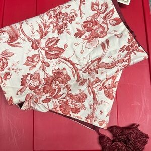 Eastern Accents: Chicago Table Runner